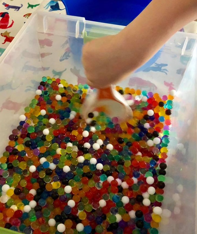 Water Beads, A perfect sensory activity for kids! This is great for preschool and up for hands on fun #sensory dailymomtivity.com